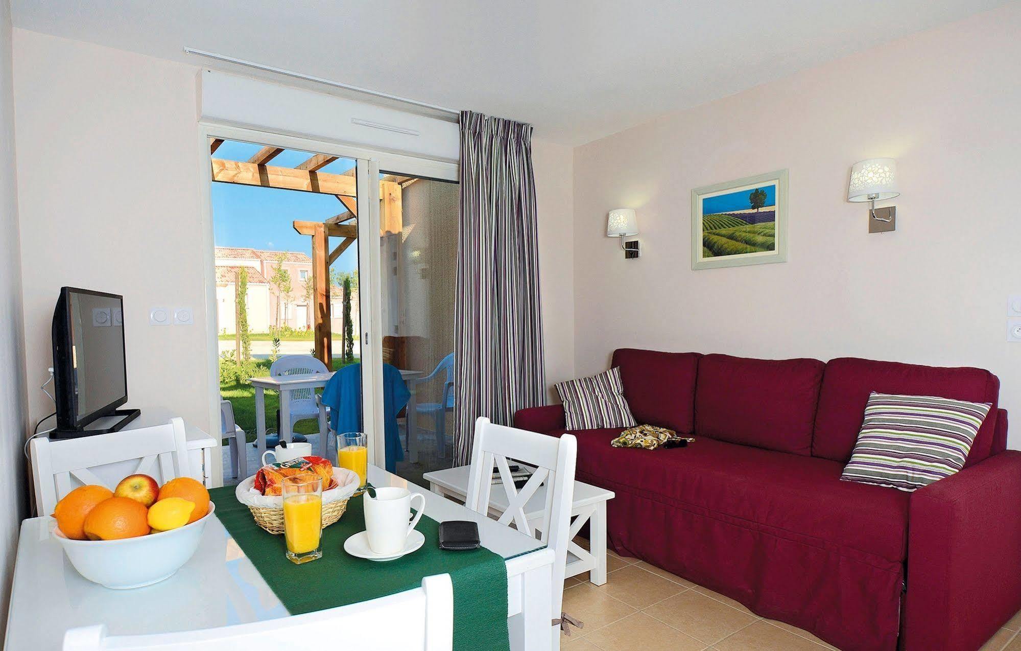 Residence Odalys Le Mas Des Alpilles Параду Екстериор снимка