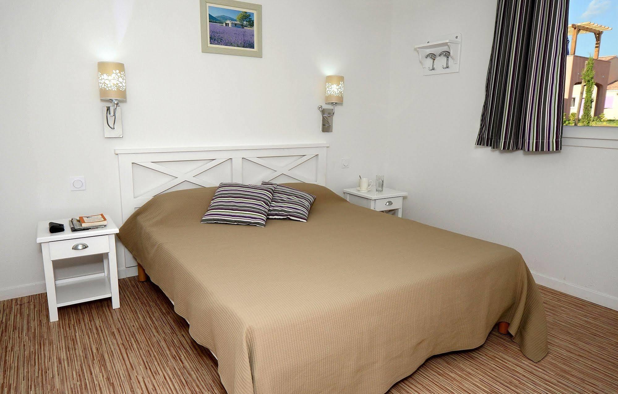 Residence Odalys Le Mas Des Alpilles Параду Екстериор снимка